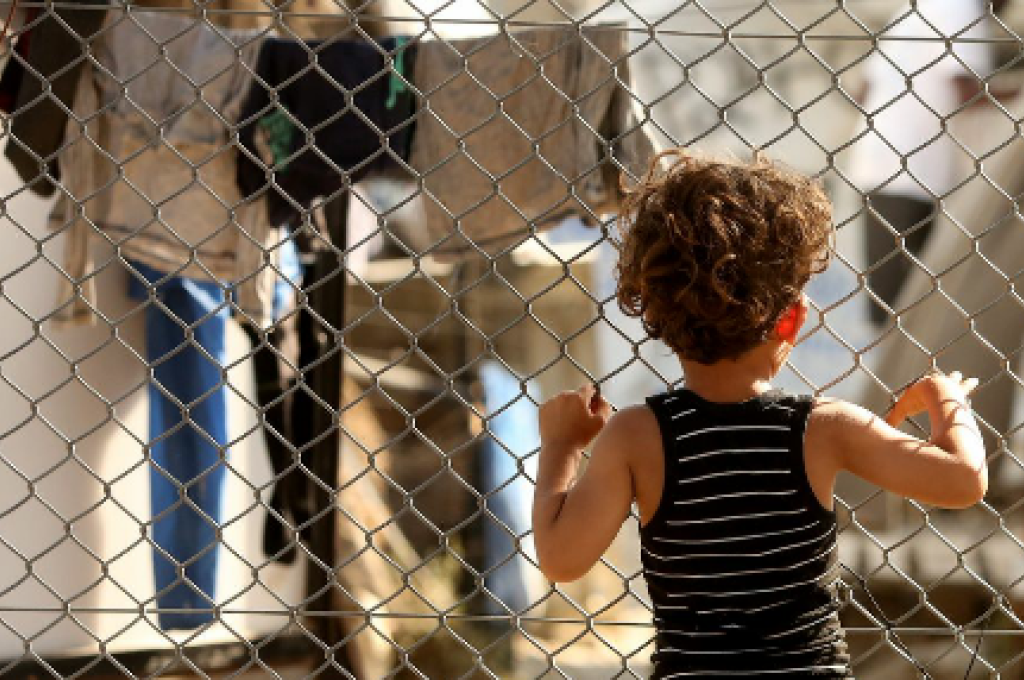 إقفال عدد من المحال التجارية ببلدية عين زارة بالشمع الأحمر