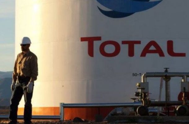 شاحنة غاز مسال تتعرض لحادث سير وهي في طريقها لمستودع الغاز بطبرق