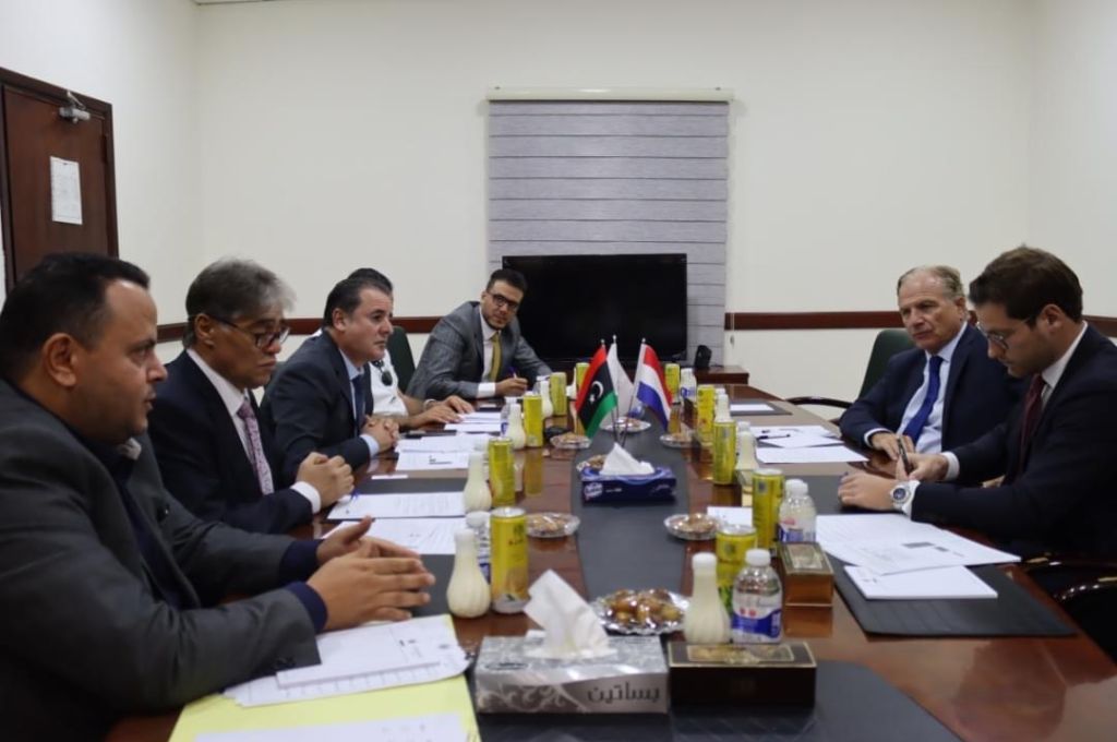 التومي يناقش عمل شركة استيراد السلع الأمنية