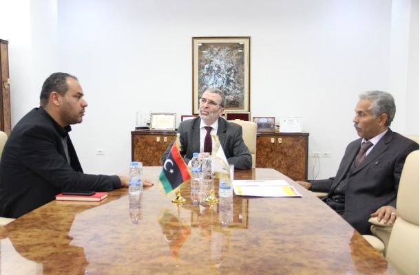 تأخر رواتب الموظفين على طاولة اجتماع جهاز تنمية وتطوير المراكز الإدارية