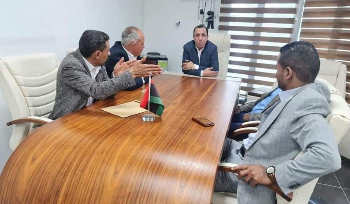 وكيل وزارة الحكم المحلي لشؤون البلديات يؤكد لأعضاء المجلس البلدي سبها البدء الفوري للمشاريع المتوقفة