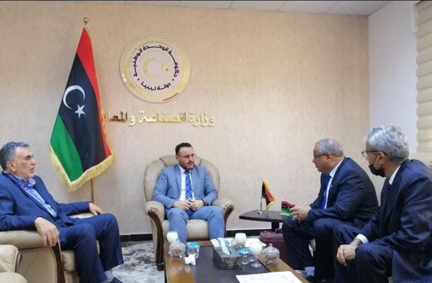 الأمينة العامة المساعدة للأمم المتحدة في ليبيا تقوم بزيارة غرفة الطوارئ الصحية بنغازي