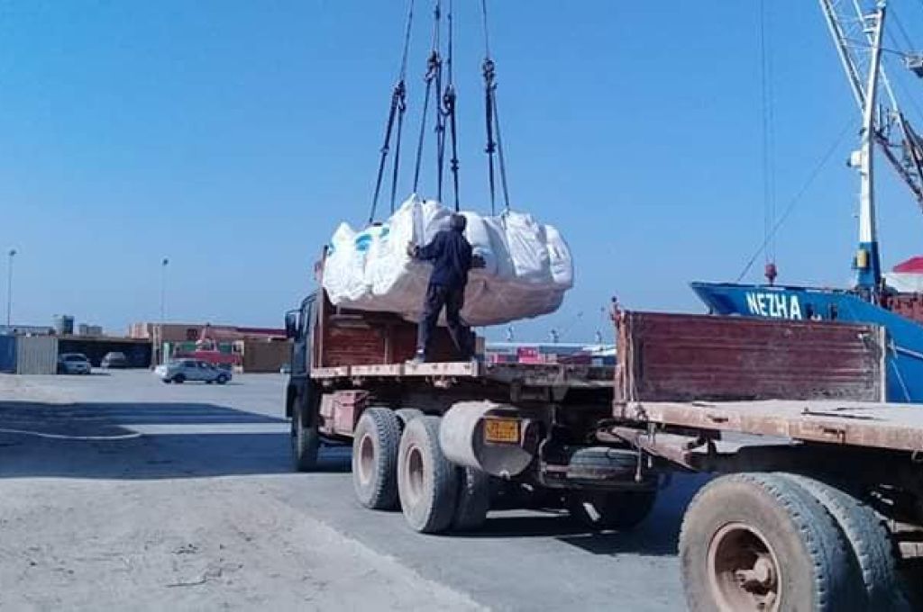 ميناء بنغازي يستقبل أكثر من 6 آلاف طن من الإسمنت