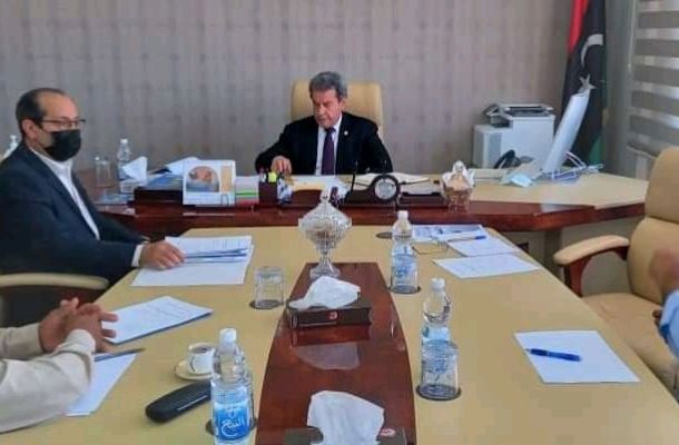 المجلس البلدي طبرق يناقش مع شركة سيدم الفرنسية دراسة العمرة الجسيمة لمحطة مياه الشرب