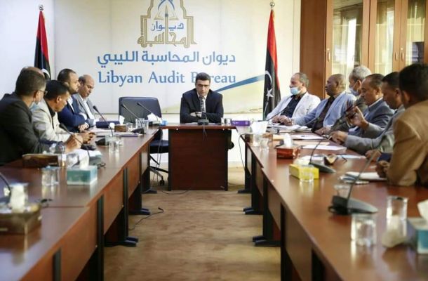 عميد بلدية سوق الجمعة يلتقي الشنطي لنقاش ملف عقود الشركات بالمنطقة