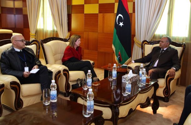 بلدية غريان توفر سيولة من أحد المصارف التحارية خارج المدينة