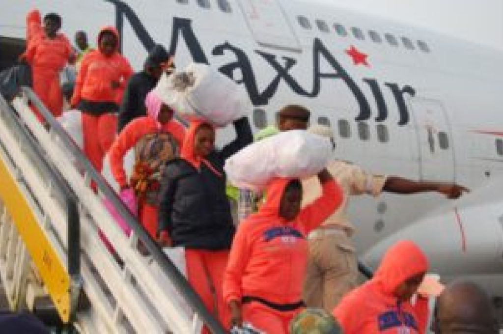 رئيس شركة سرت يعقد اجتماعا مع مدير أمن منفذ البريقة البحري