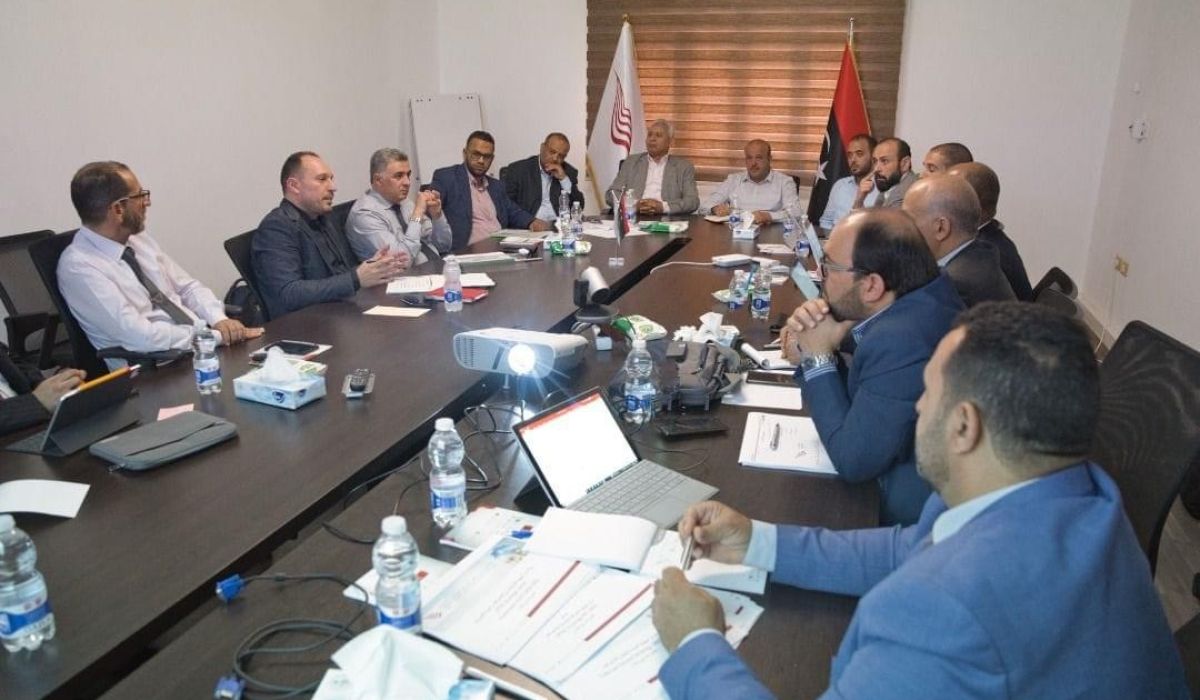 القابضة للإتصالات تناقش استراتيجية القطاع بالكامل