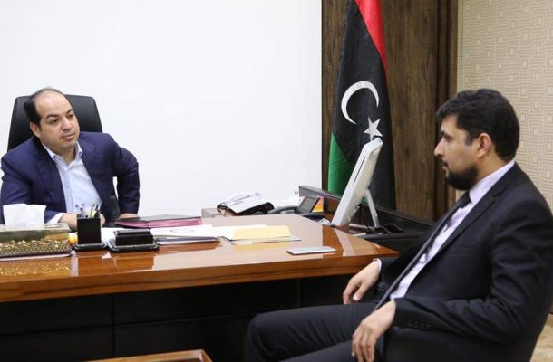 الجديد: استمرار الاقتتال قد يجبر المصرف المركزي على زيادة الرسوم على بيع النقد الأجنبي بدل تخفيضها