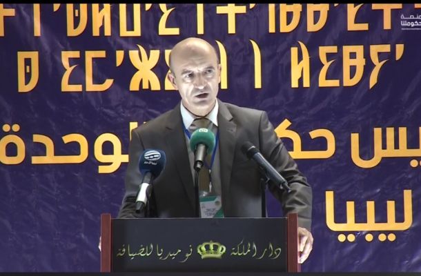 تعبئة إقرار الذمة المالية من قبل موظف بمكتب السجل العقاري مزدة