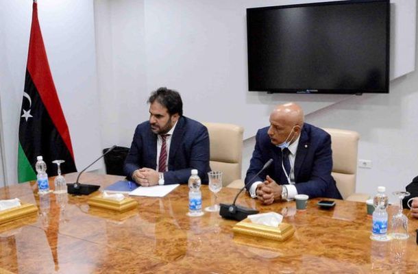 صحيفة روسية : " طباخ " بوتين يدفع أموالاً للعملاء الروس الذين تم الإفراج عنهم في ليبيا