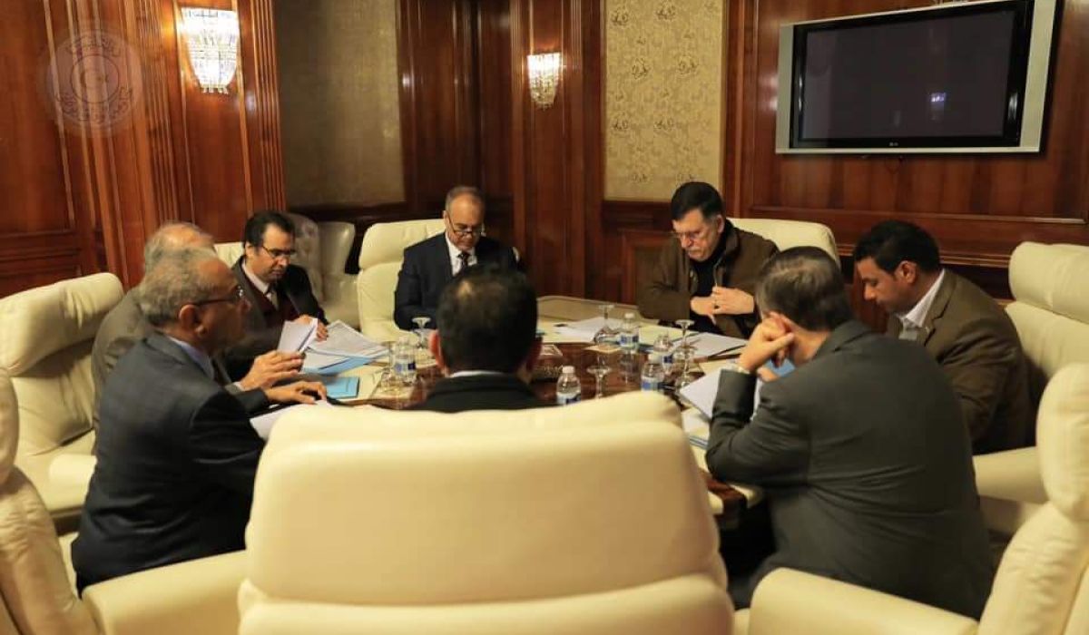 اجتماع لمناقشة الوضع الإداري في المؤسسة الليبية للاستثمار برئاسة فائز السراج