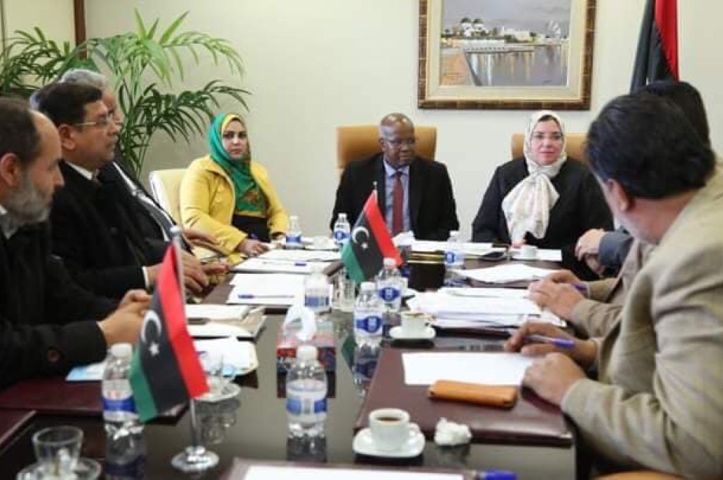 عقيلة صالح يبحث مع وزير التعليم بالحكومة المؤقتة أسباب تأخر صرف مرتبات معلمي العقود ببلدية القبة