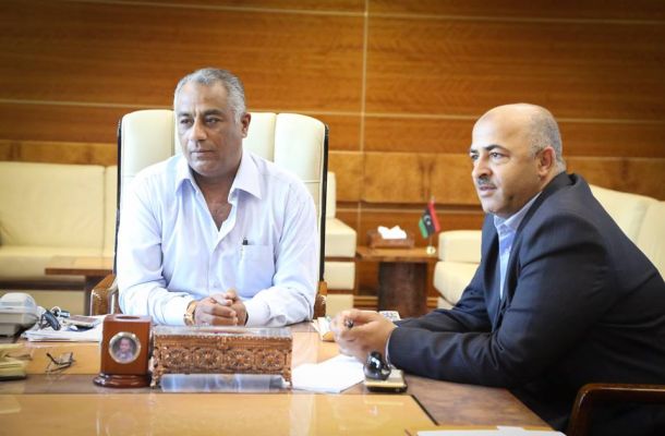 بلدية الكفرة تعقد اجتماعاً لمناقشة توزيع السلع التموينية