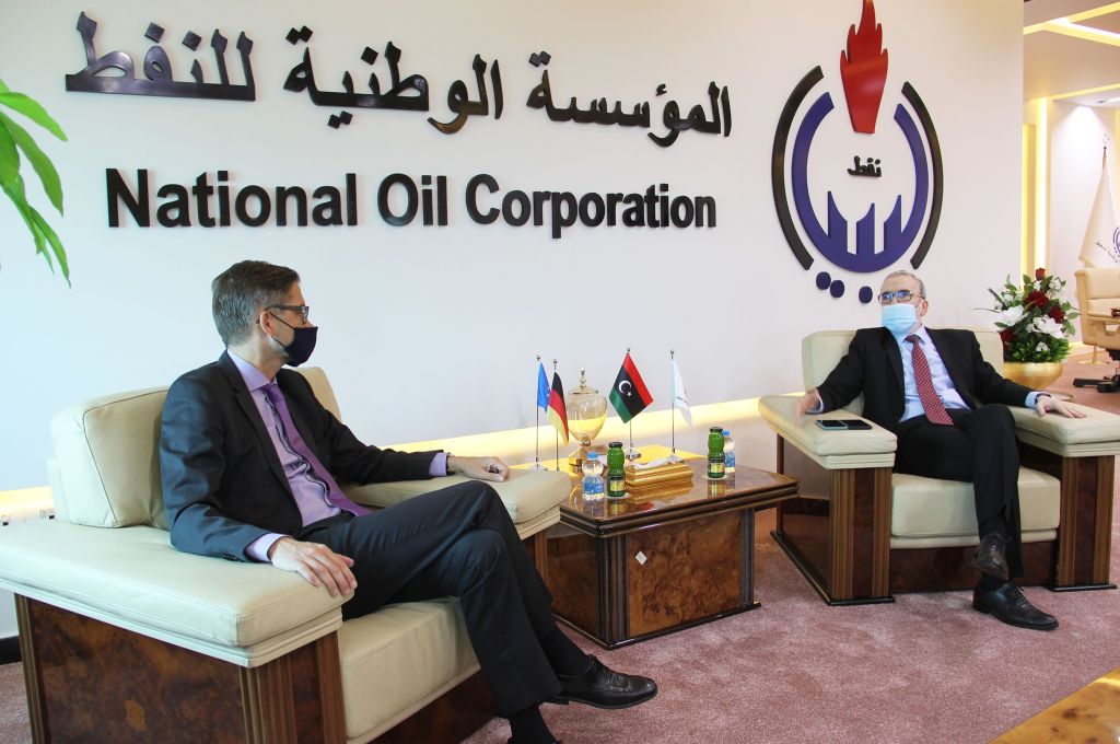 "مراجع غيث": نتساءل عن رفض عدة جهات اتفاق فتح النفط فهو خالٍ من السلطة ... وانهيار المصارف بالشرق سيجر البنوك الأخرى