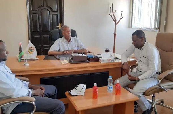 وزير المالية بحكومة الوفاق يجتمع بمسؤولي مصلحة الجمارك