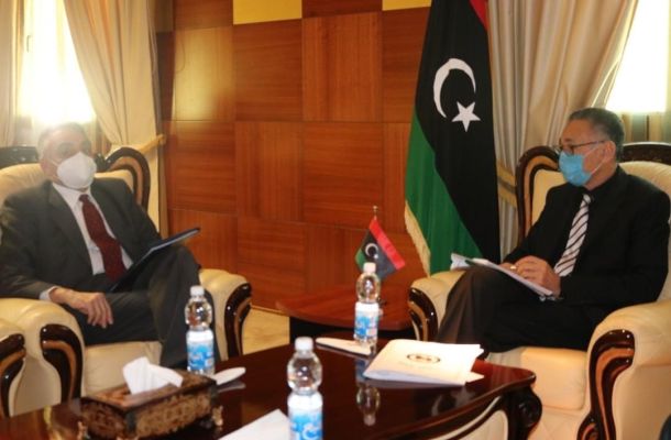 وزير الصناعة والمعادن يؤكد على حلحلة مشاكل الشركات المتعثرة