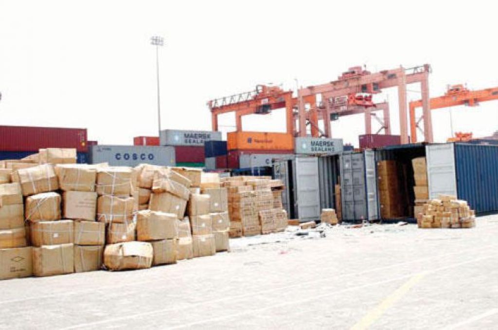 بعد مطالبة وزير المالية .. "الجمارك " توقف قرار الرئاسي بتمديد فترة الاستيراد بدون اعتماد مستندي