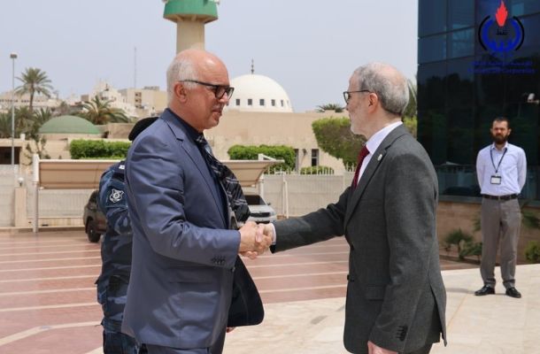 "العابد "يناقش آلية استجلاب العمالة أثناء زيارته لمصلحة الجوازات والجنسية