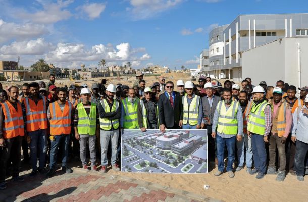 تعبئة إقرار الذمة المالية من قبل موظف بمكتب السجل العقاري مزدة
