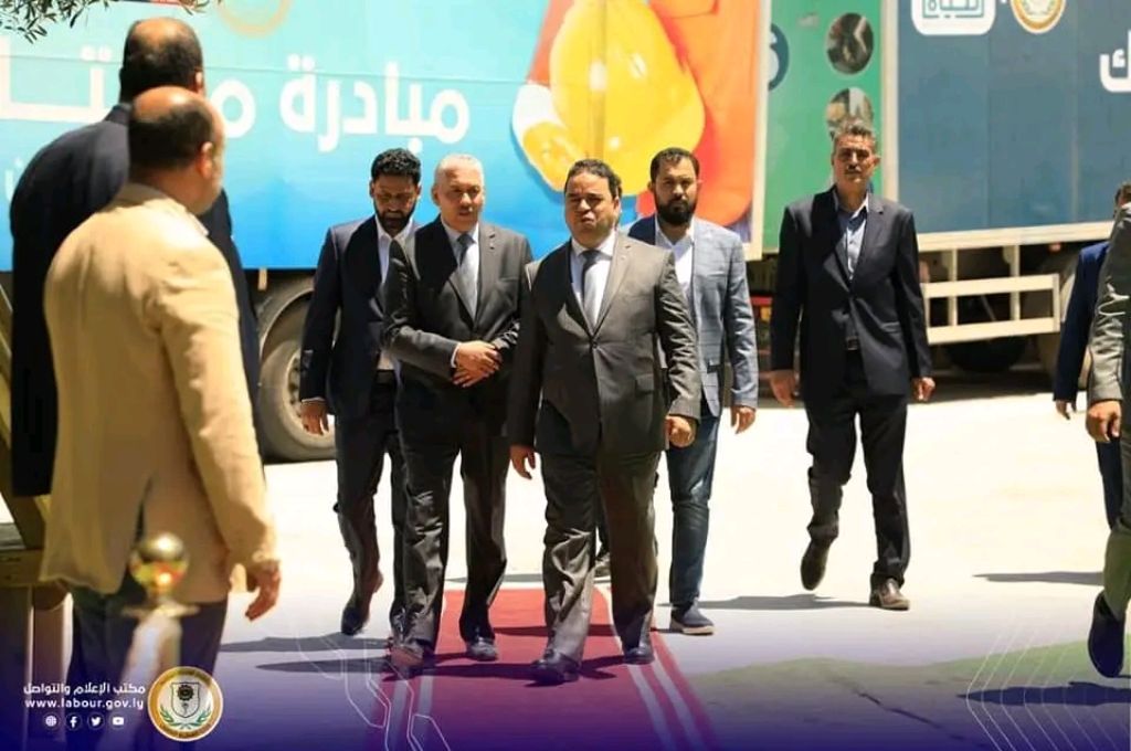 يتم القبض على البعض والآخرين لا يمكن المساس بهم .. ميدل إيست ايكونوميك تكشف عن شبكة مهربين النفط الليبي