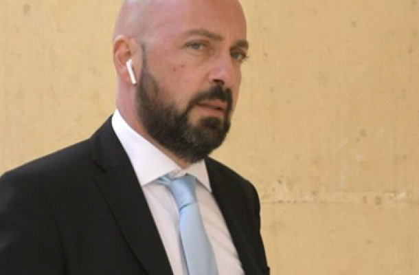 تايمز أوف مالطا تصف رئيس مجلس إدارة شركة مالطا للطيران بالسادج تجارياً عندما أعلن عن التعاون مع ليبيا .. هذه أبرز التفاصيل