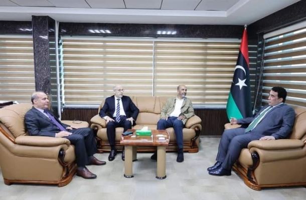 لجنة معالجة حالة الإقفالات في الحقول النفطية تعقد اجتماعها الأول