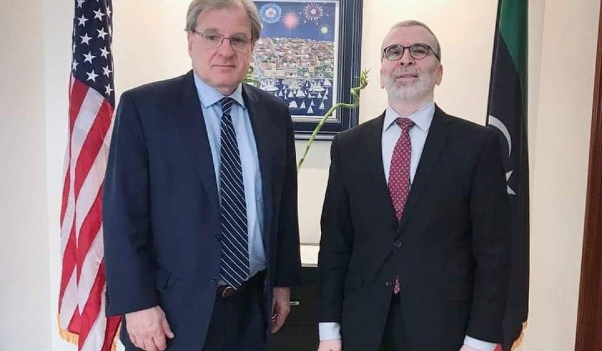 السفير الأمريكي يبحث مع صنع الله إنهاء الإغلاق المستمر للنفط في ليبيا