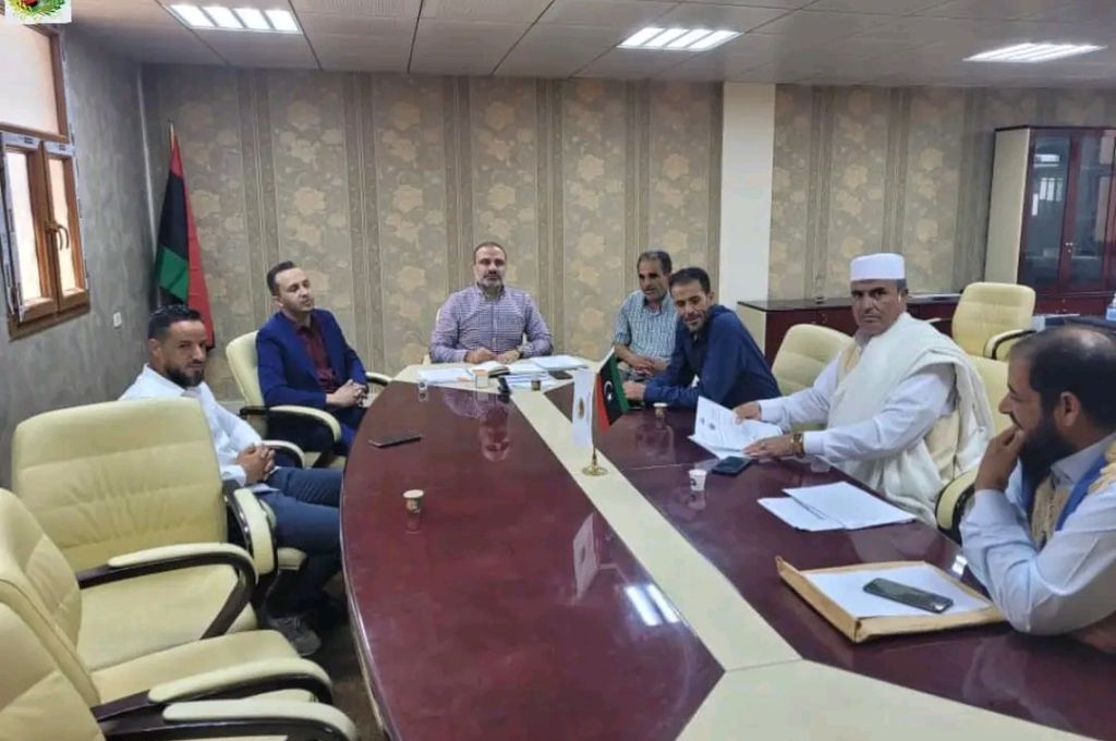 يتم القبض على البعض والآخرين لا يمكن المساس بهم .. ميدل إيست ايكونوميك تكشف عن شبكة مهربين النفط الليبي