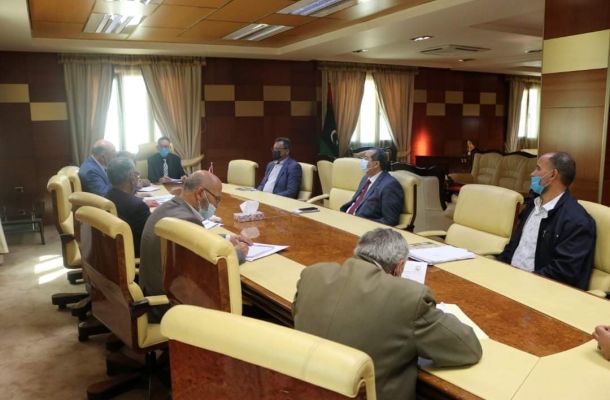 وزير الصناعة والمعادن يؤكد على حلحلة مشاكل الشركات المتعثرة