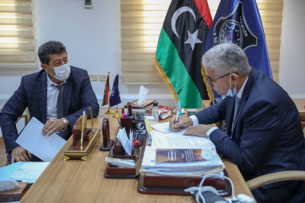 "باشاغا" يطلع على سير عمل مذكرة التفاهم الموقعة مع مصرف ليبيا المركزي بمجال غسيل الأموال