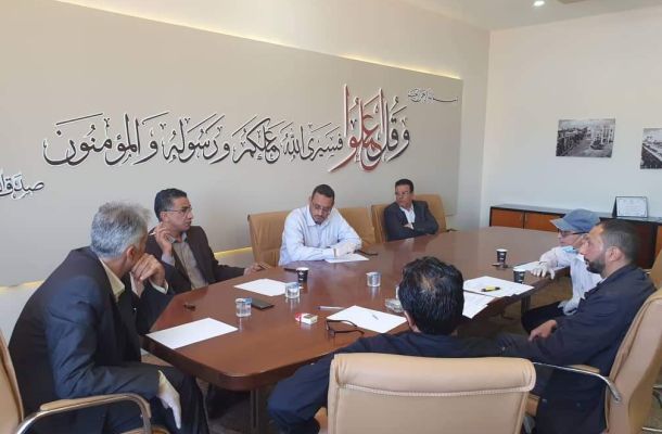 "بن عطية" يطالب بتشكيل لجنة للتواصل بين المركزي والرئاسي