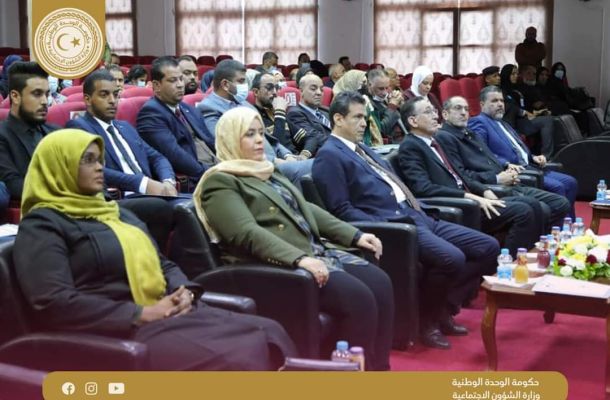 المنفي يجتمع مع وفداً من شباب طبرق