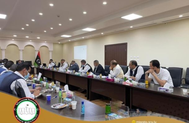 ميناء بنغازي البحري يستقبل حاويات بضائع مختلفة وسيارات