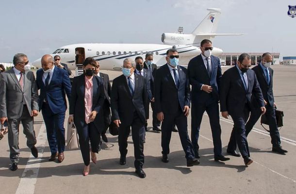 الكبير يناقش مع المبعوث الخاص للأمين العام للأمم المتحدة جهود توحيد مصرف ليبيا المركزي