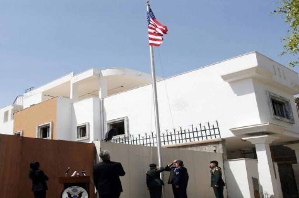 ميناء الخمس يستقبل خمس بواخر تجارية و371 حاوية بضائع