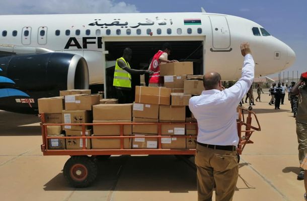 لجنة الأزمة: عدد الأسر النازحة خارج مراكز الإيواء تجاوز 18 ألف أسرة و تم توزيع المخصصات و تنظيم العمل بالبلديات