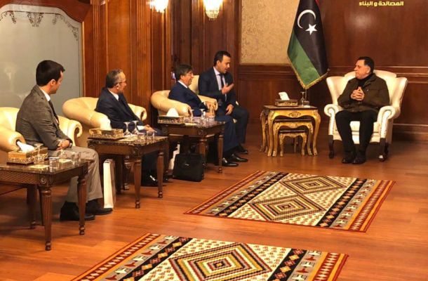 بلدية بنغازي تواصل حملات الصيانة و النظافة داخل المدينة