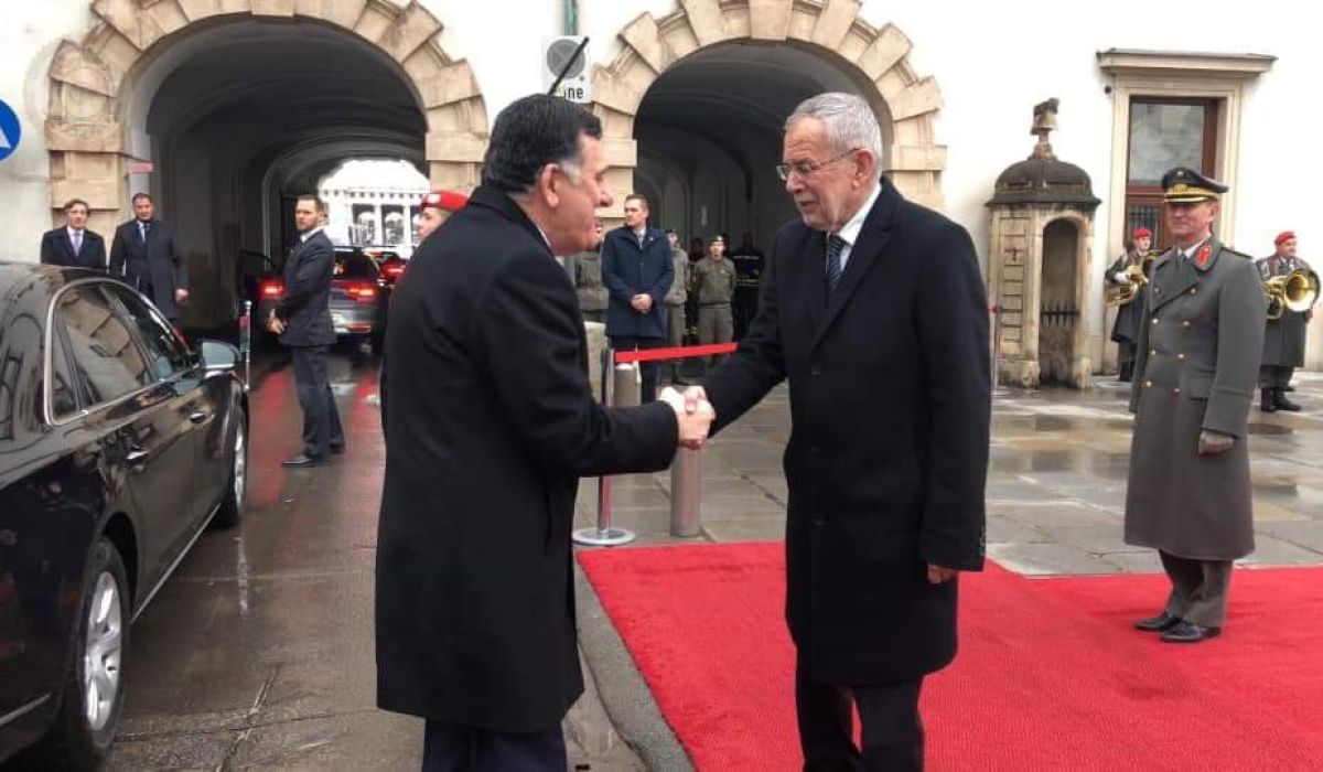 السراج خلال اجتماعه مع رئيس النمسا يؤكد أن الوضع الليبي يتجه نحو التحسن