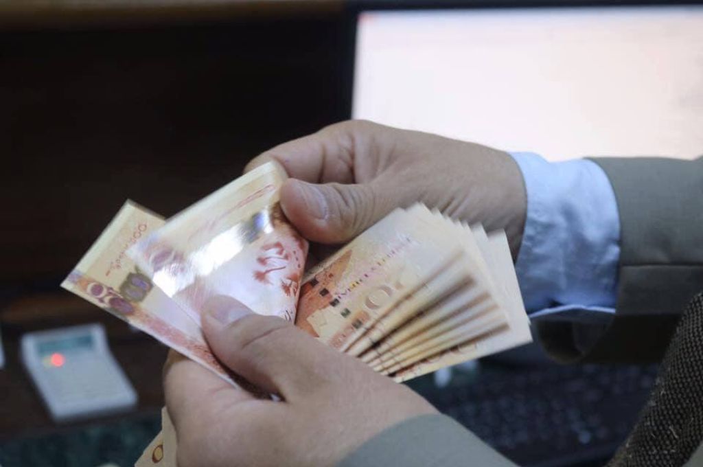 بومطاري يُحيل للمركزي "إذن صرف" أكثر من مليار دينار لصالح المؤسسة الوطنية للنفط