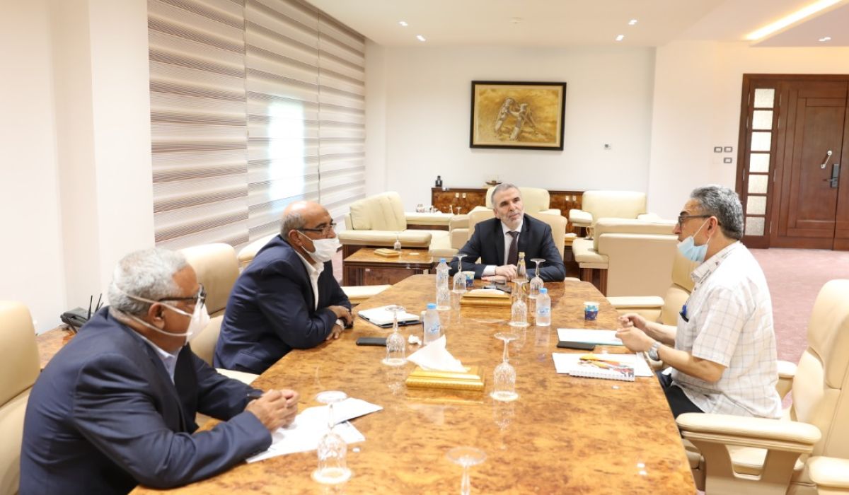 "صنع الله" يناقش مع شركة أكاكوس الأوضاع الأمنية بحقل الشرارة النفطي