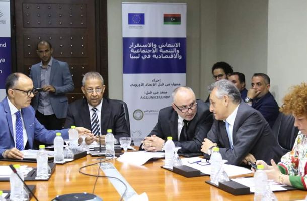 وزير المالية بحكومة الوفاق يجتمع بمسؤولي مصلحة الجمارك