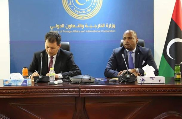 وزير الصحة يبحث مع سفير جمهورية التشيك الإتحادية سبل استئناف التعاون الصحي بين البلدين
