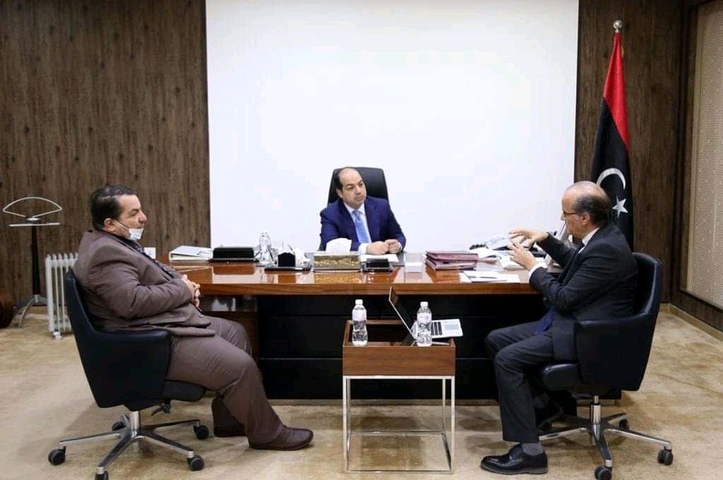 وزير العمل يلتقي بالمجلس البلدي مرزق وشباب من المدينة