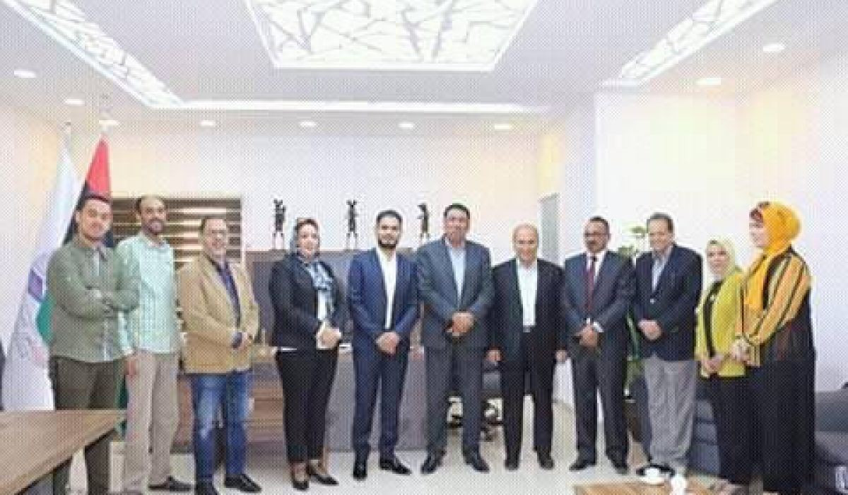 اجتماع اقتصادي في بنغازي لمناقشة التغييرات الاقتصادية الأخيرة والعمل على نشر ثقافة التداول الإلكتروني