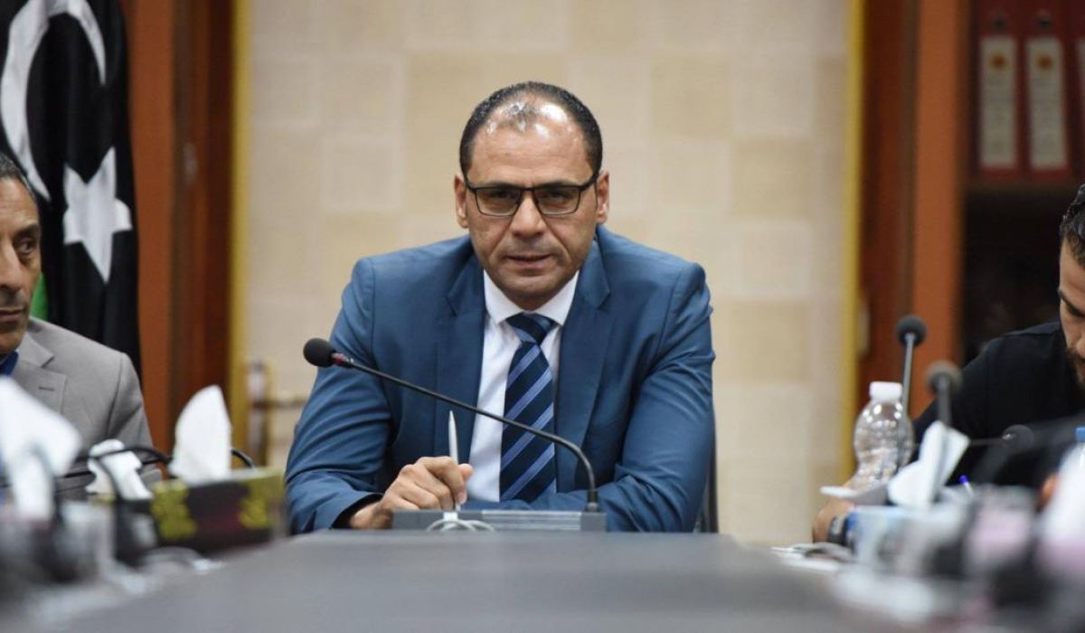 "عبد الجليل " ينفي صرف 18 مليون دينار للقابضة للاتصالات من حساب البلديات ويؤكد صرف 120 مليونا ل61 بلدية متضررة