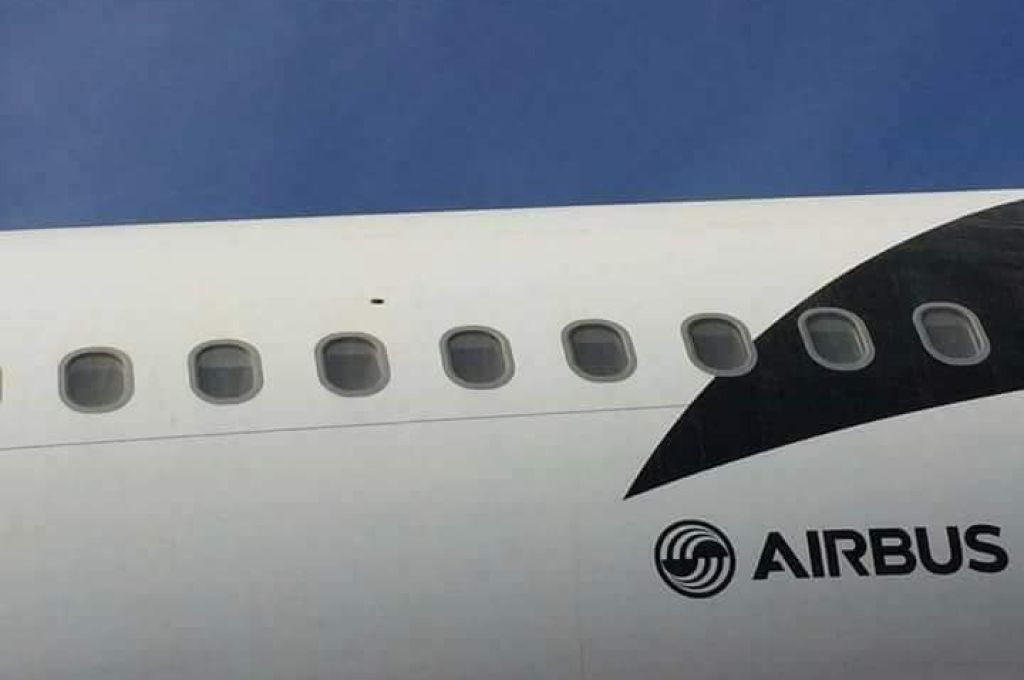 رئيس مجلس إدارة الخطوط الجوية الافريقية يدعو الى اجتماع عاجل