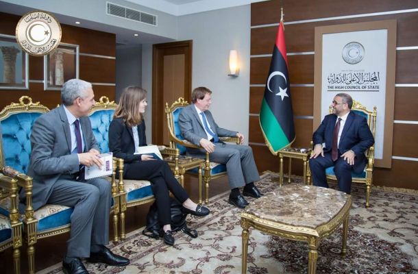 عميد بلدية جنزور يناقش مع العامة للكهرباء الاستعدادت لعودة الشركات الكورية المنفذة لمحطة غرب طرابلس