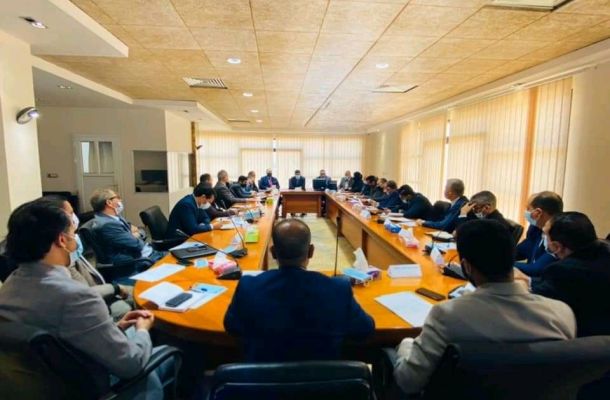 وزير العمل والتأهيل يناقش الإجراءات المُتعلقة بتنظيم سوق العمل في بلدية بنغازي