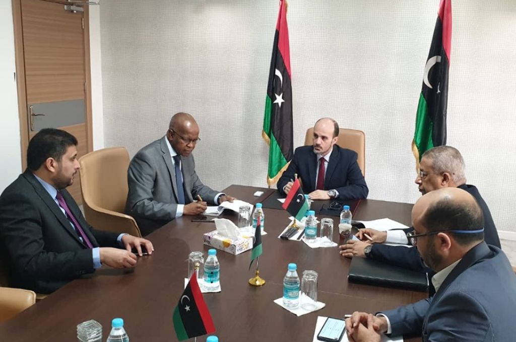 "بومطاري" يجتمع مع أمين عام المنظمة العالمية للجمارك لمناقشة أوجه التعاون